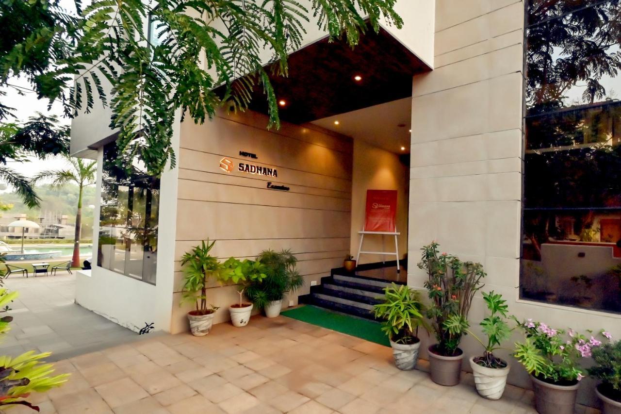 Hotel Sadhana Executive Dāpoli Exteriér fotografie