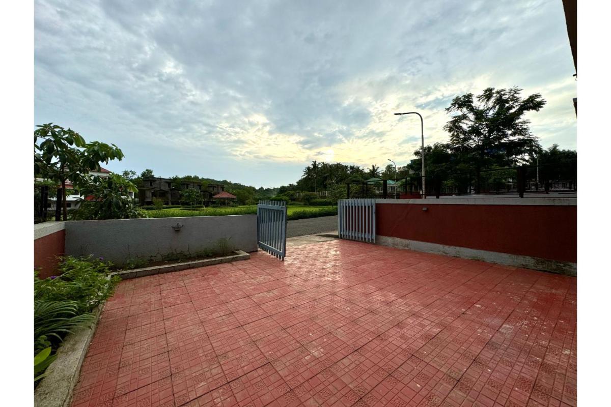 Hotel Sadhana Executive Dāpoli Exteriér fotografie