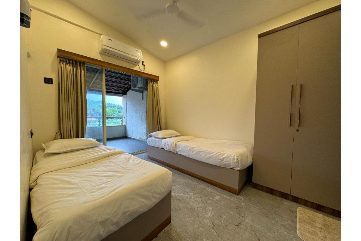 Hotel Sadhana Executive Dāpoli Exteriér fotografie