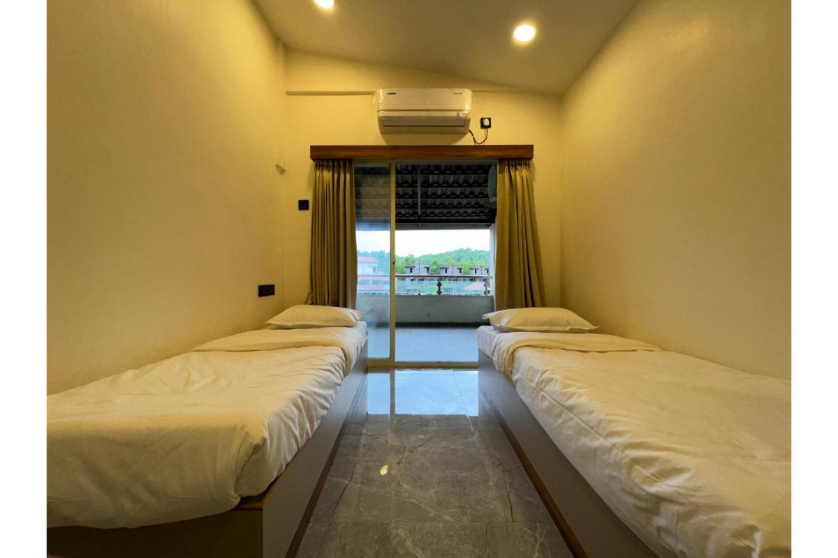 Hotel Sadhana Executive Dāpoli Exteriér fotografie