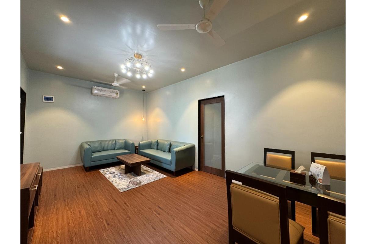 Hotel Sadhana Executive Dāpoli Exteriér fotografie