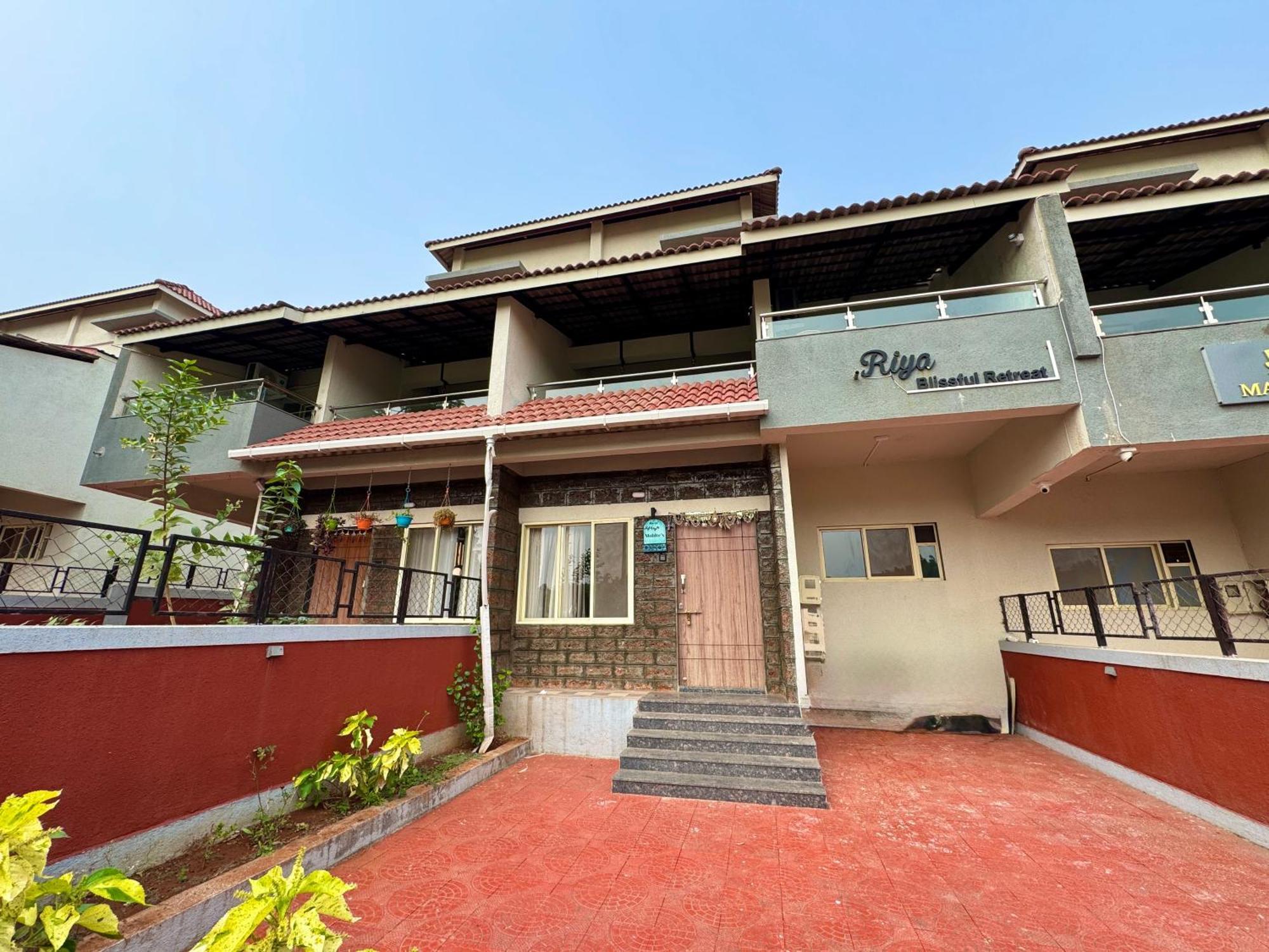 Hotel Sadhana Executive Dāpoli Exteriér fotografie